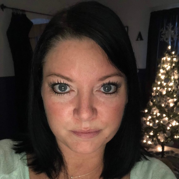 Meet your Posher, Jenn - Picture 1 of 1